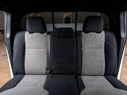 Used 2022 Toyota Tacoma TRD Off-Road image 34