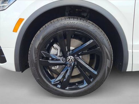 Used 2023 Volkswagen Tiguan SE R-Line image 24