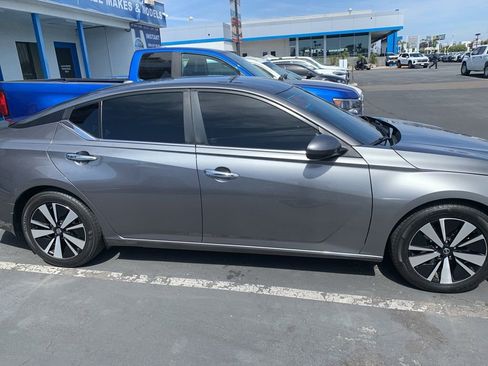 Used 2022 Nissan Altima 2.5 SV FWD image 5