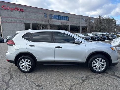Used 2018 Nissan Rogue S image 12
