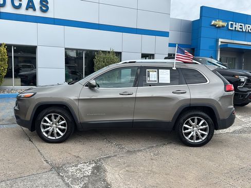 Used 2018 Jeep Cherokee Limited AWD/4WD image 8