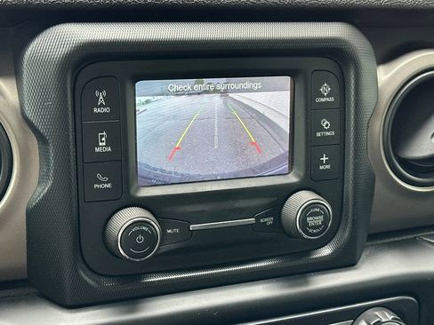 Used 2018 Jeep Wrangler Unlimited Sport AWD/4WD image 19