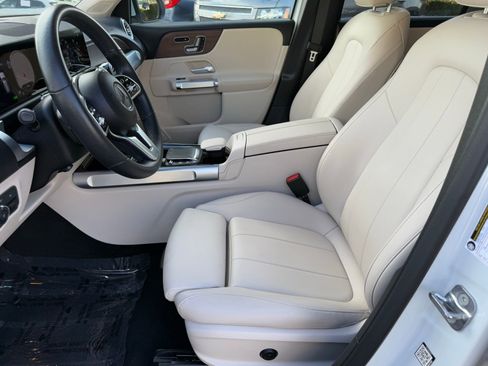 Used 2023 Mercedes-Benz EQB 300 4MATIC image 22