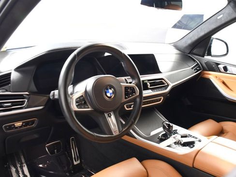 Used 2022 BMW X7 xDrive40i w/ M Sport Package AWD/4WD image 12