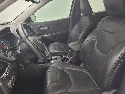 Used 2019 Jeep Cherokee Limited FWD image 17
