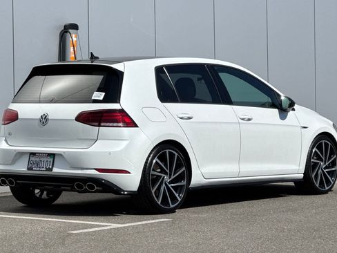 Used 2018 Volkswagen Golf R 4-Door AWD/4WD image 5