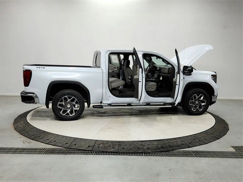 New 2026 GMC Sierra 1500 SLT image 16