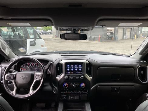 Used 2021 Chevrolet Silverado 1500 LT Trail Boss w/ Convenience Package II AWD/4WD image 12