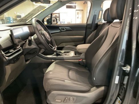 New 2026 Kia Carnival FWD image 8