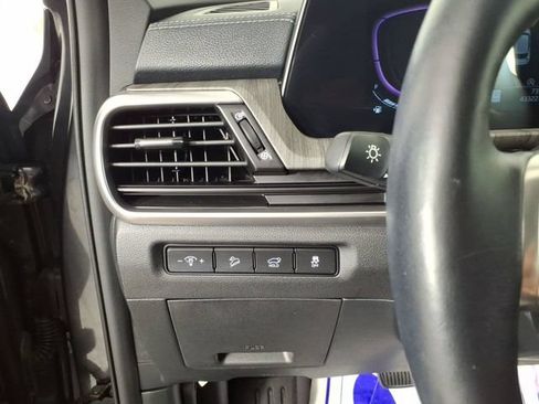 Used 2024 Kia Telluride EX w/ EX Captain's Chair Package AWD/4WD image 16