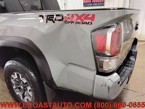 Used 2023 Toyota Tacoma TRD Off-Road w/ Technology Package AWD/4WD image 17