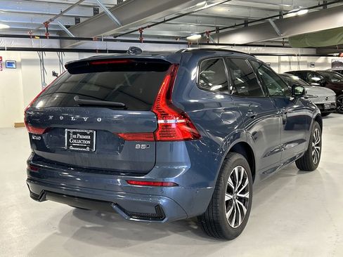 Certified 2025 Volvo XC60 B5 Plus image 2
