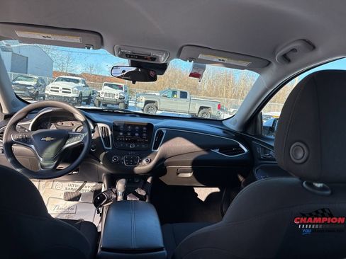 Used 2024 Chevrolet Malibu LT image 15