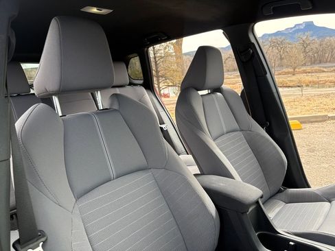 Used 2024 Toyota Corolla Cross SE image 11