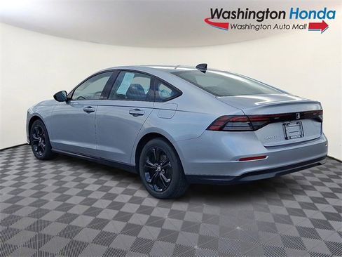 Certified 2025 Honda Accord SE image 4