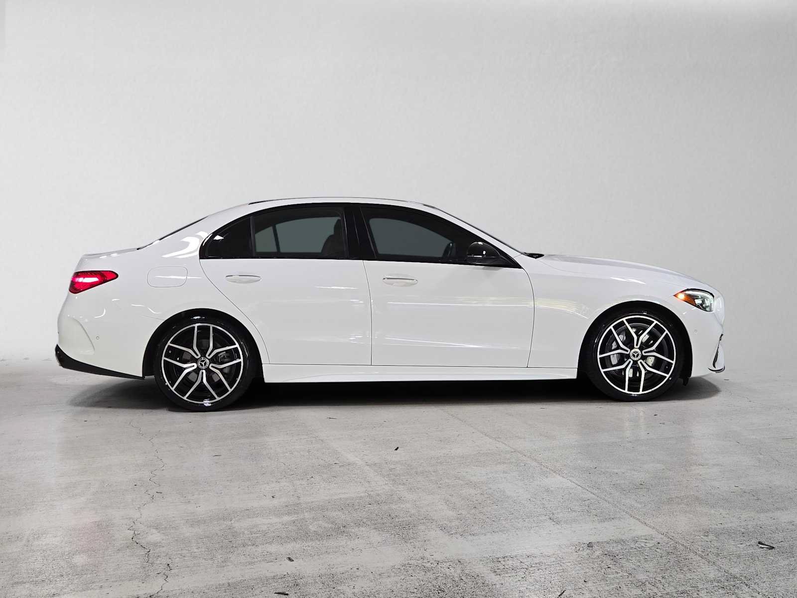 Used 2023 Mercedes-Benz C 300 4MATIC Sedan image 2