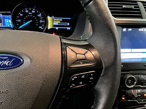 Used 2017 Ford Explorer XLT w/ Equipment Group 202A AWD/4WD image 18