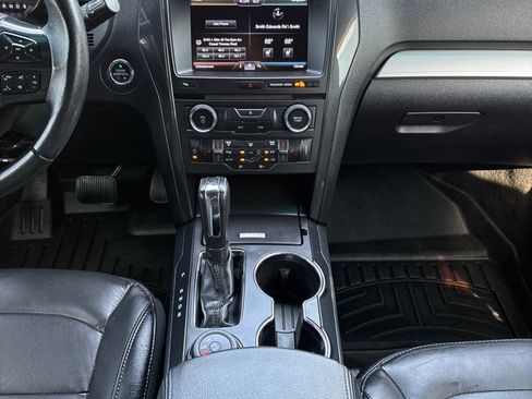 Used 2016 Ford Explorer XLT w/ Equipment Group 202A AWD/4WD image 17