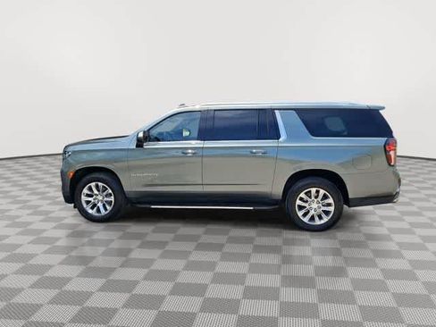 Used 2023 Chevrolet Suburban Premier AWD/4WD image 10