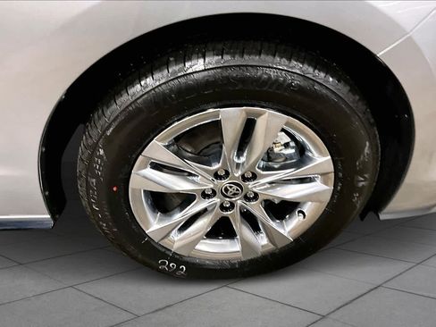 New 2025 Toyota Sienna Limited image 12