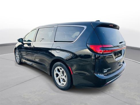 Used 2024 Chrysler Pacifica Limited image 40