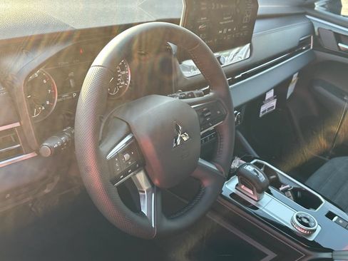 New 2026 Mitsubishi Outlander LE AWD/4WD image 15