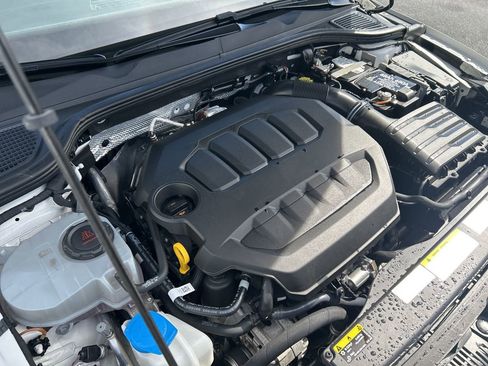 Used 2022 Volkswagen Golf R image 54