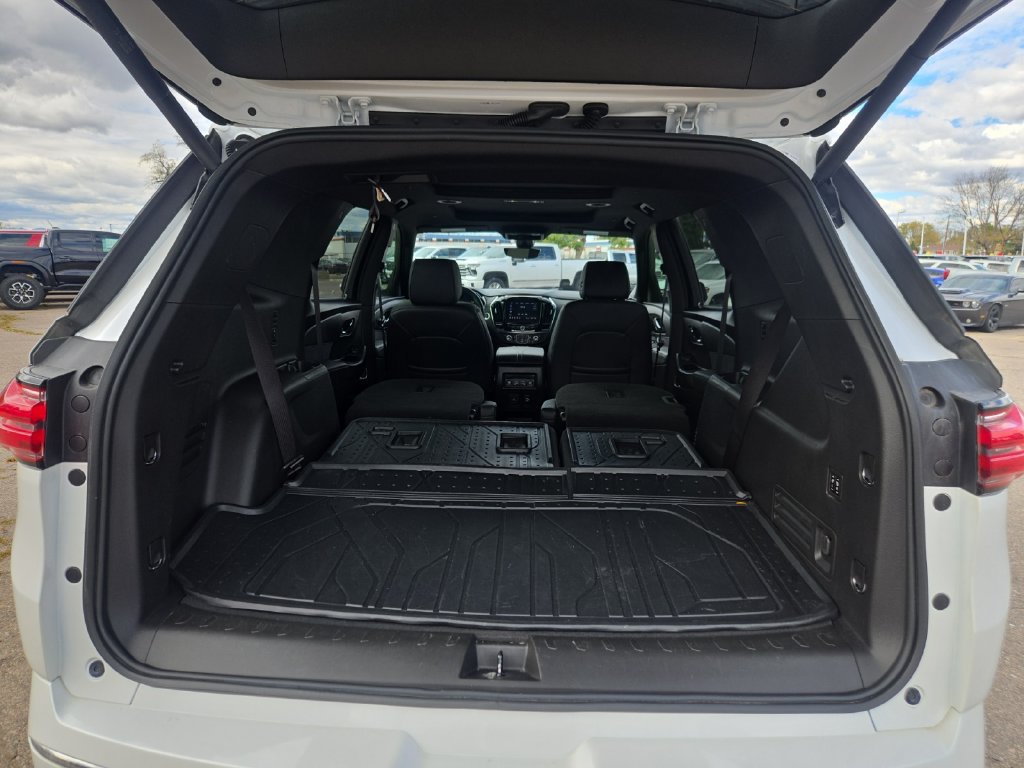 Used 2023 Chevrolet Traverse High Country w/ LPO, Floor Liner Package AWD/4WD image 19