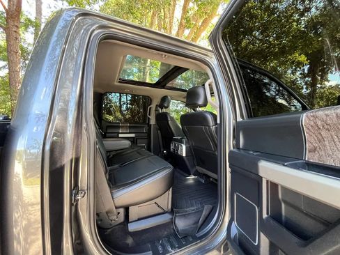Used 2017 Ford F250 Lariat w/ Lariat Ultimate Package AWD/4WD image 16