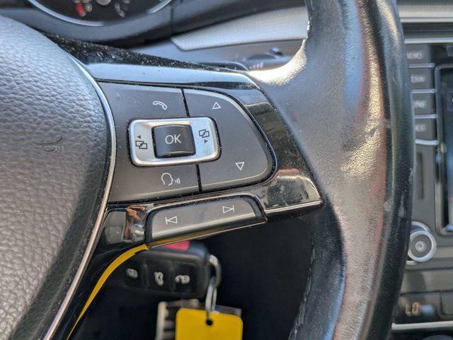 Used 2018 Volkswagen Passat 2.0T R-Line FWD image 25