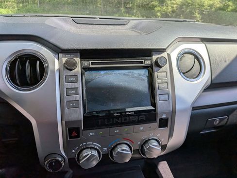 Used 2018 Toyota Tundra SR5 w/ SR5 Upgrade Package AWD/4WD image 13