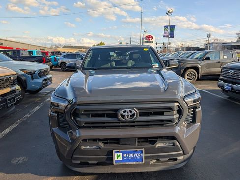 Certified 2024 Toyota Tacoma SR5 AWD/4WD image 11