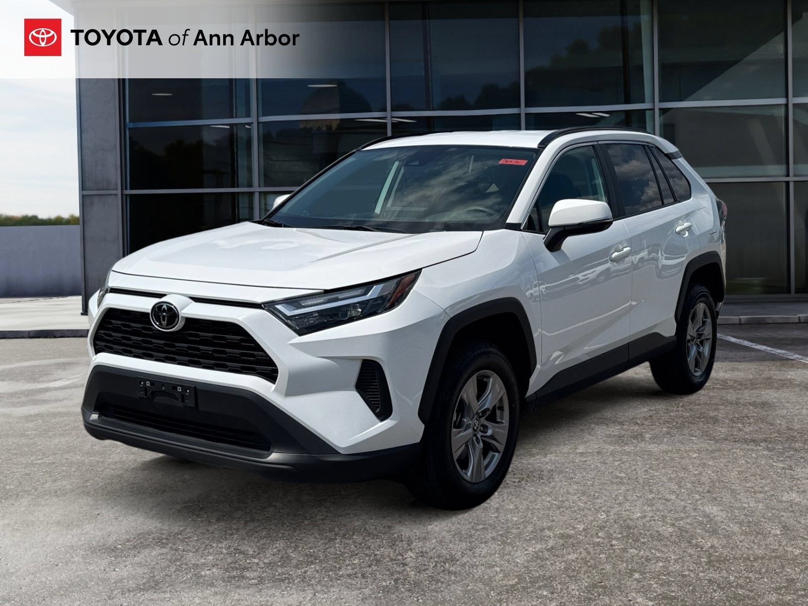 Used 2025 Toyota RAV4 XLE FWD image 7