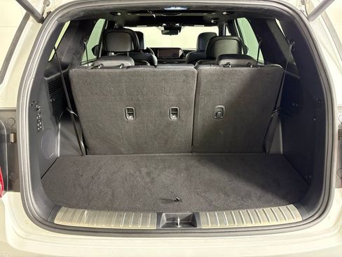 Used 2024 Hyundai Palisade Calligraphy image 19