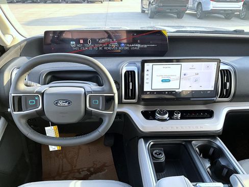 New 2026 Ford Expedition Active image 11