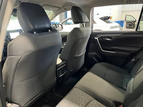 Used 2022 Toyota RAV4 XLE AWD/4WD image 17