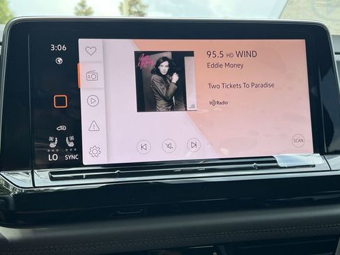 New 2025 Volkswagen Atlas Peak Edition SE image 16