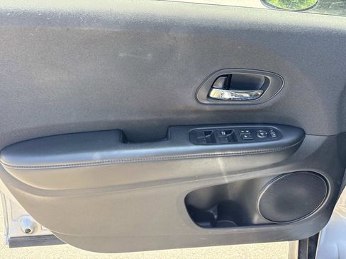 Used 2019 Honda HR-V Sport image 12