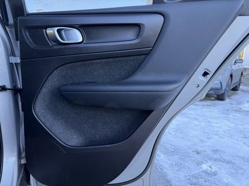 Used 2023 Volvo XC40 B5 Plus image 36