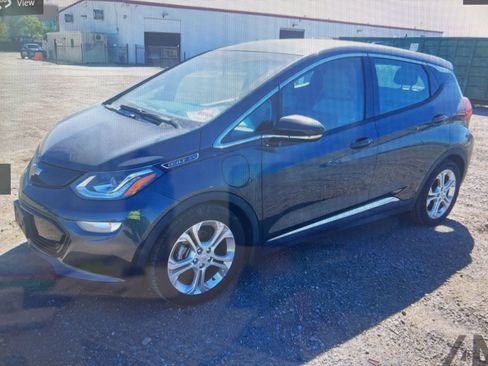 Used 2018 Chevrolet Bolt LT image 2