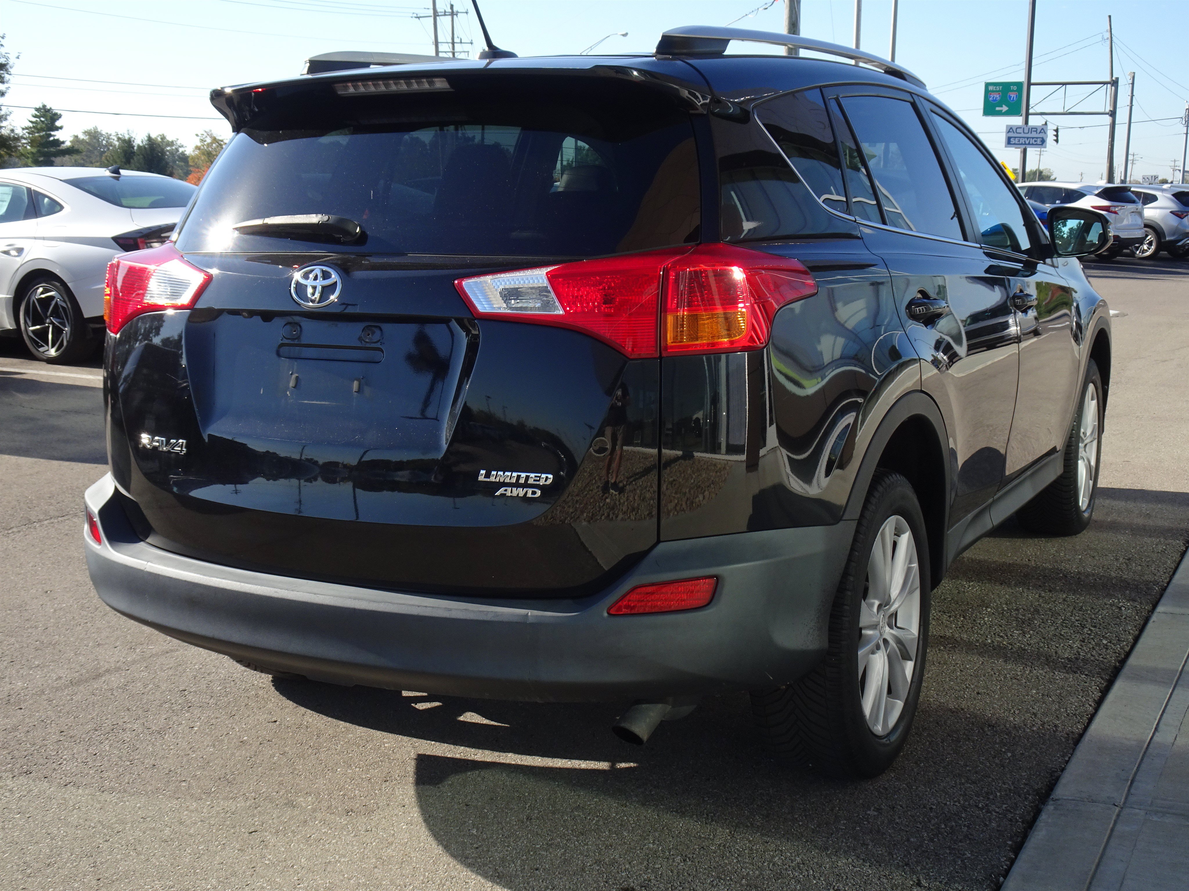 Used 2014 Toyota RAV4 Limited w/ Technology Package AWD/4WD image 5