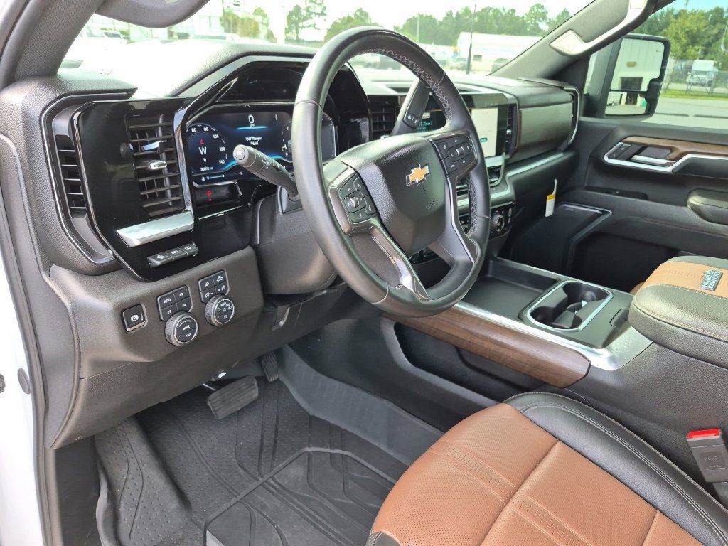 Used 2025 Chevrolet Silverado 2500 High Country w/ High Country Premium Package AWD/4WD image 32