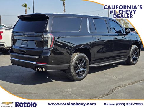 Used 2025 Chevrolet Suburban Premier RWD image 6