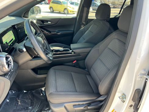 Used 2025 Chevrolet Equinox LT image 30