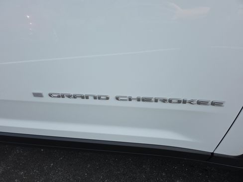 New 2025 Jeep Grand Cherokee Laredo image 24