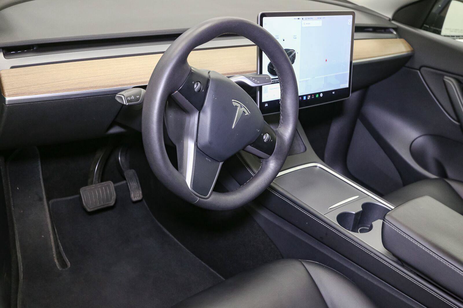 Used 2021 Tesla Model Y Long Range AWD/4WD image 24