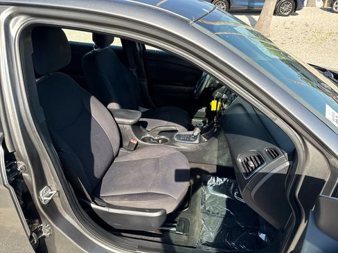 Used 2013 Chrysler 200 Touring image 7