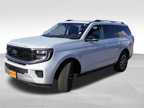Certified 2025 Ford Expedition Platinum AWD/4WD image 11