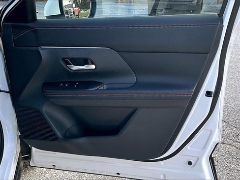 Used 2025 Nissan Kicks SR image 12