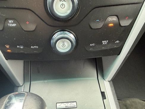 Used 2013 Ford Explorer XLT image 19